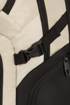 Swissgear Endure 17 inch Laptop Backpack - Exterior compression straps