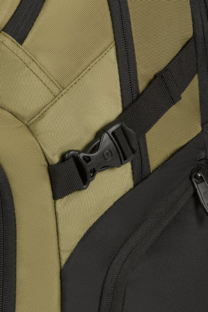 Swissgear Endure 17 inch Laptop Backpack - Exterior compression straps