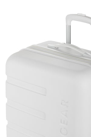 SWISSGEAR Signature Medium Checked Spinner - White