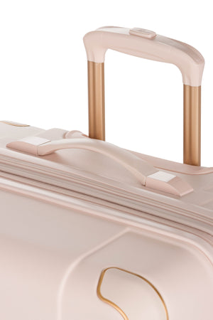 SWISSGEAR 8027 Expandable Spinner 3 Piece Luggage Set in Rose has Molded lift handles for lightweight mobility